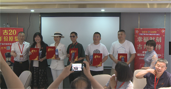 64a0e985ac124.png 王总颁奖6.png