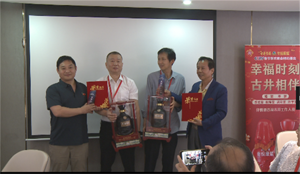 64a0e9b911991.png 王总领导颁奖二.png