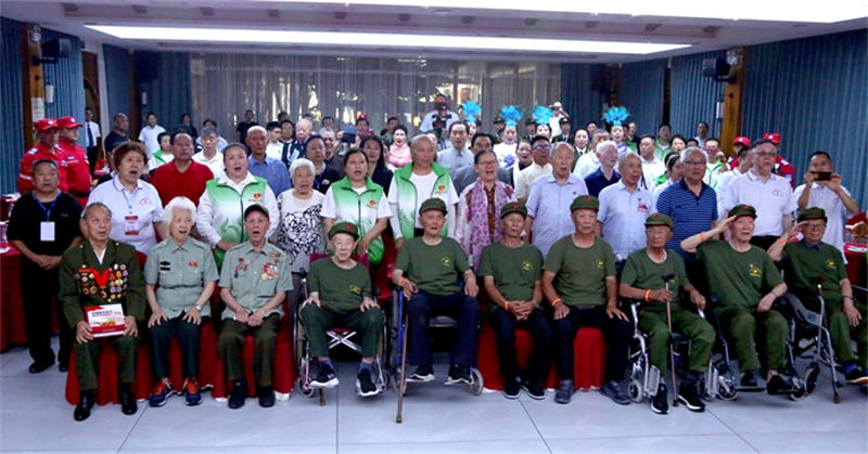 64c216569b738.jpg 刘2222222222大合影.jpg