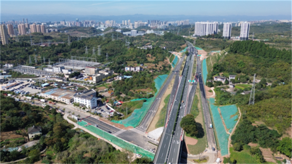 十六化建三峡快速路项目两条匝道开放试通行