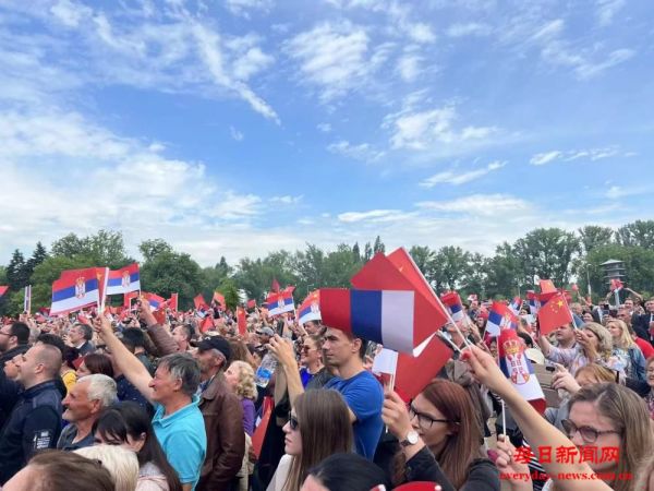 习近平在贝尔格莱德出席塞尔维亚总统武契奇