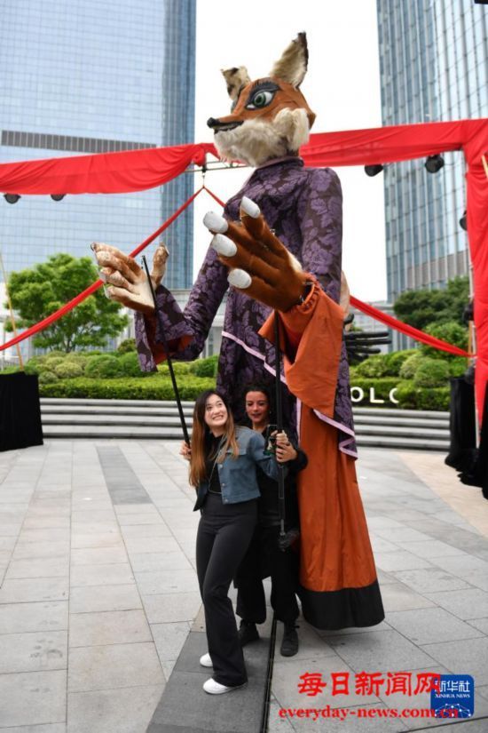 法国大型木偶剧《拉封丹寓言》亮相长沙