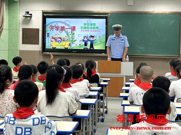 烟台市芝罘区鼎城小学开展“交通法治安全进