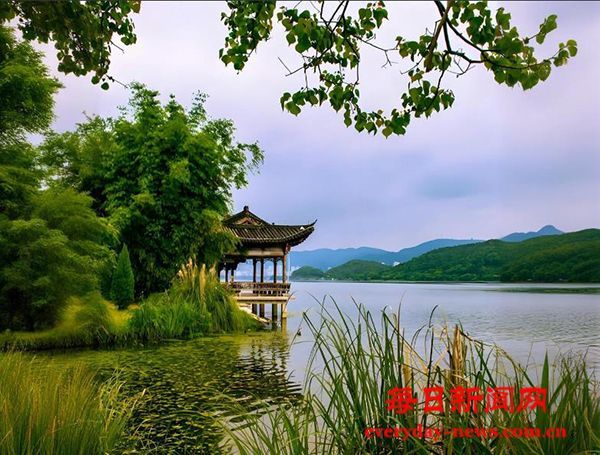 磁湖的自然挥洒