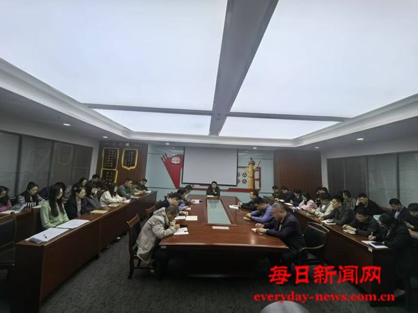 烟台高新区规划国土建设局组织机关干部观看