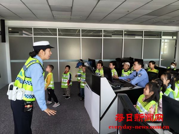 萌娃进警营 安全伴童行——烟台交警第五大
