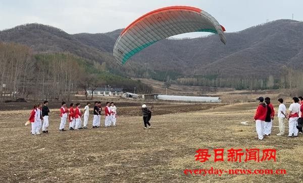 航空运动专业为“低空经济”培养“懂天空的