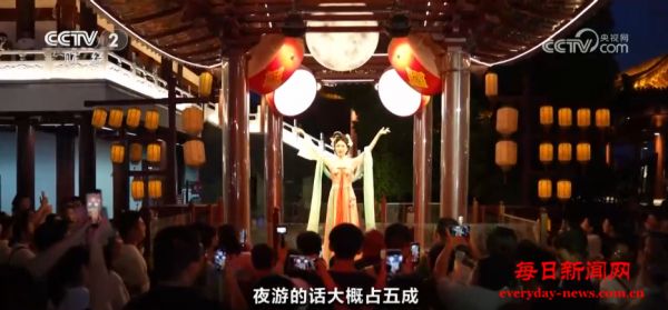 “夜经济”绽放新光彩 “古风夜拍”“夜游