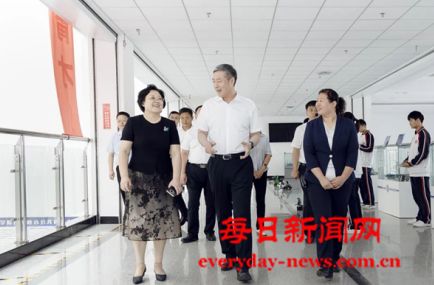 烟台高新区工委书记、管委主任殷锡瑞到烟台